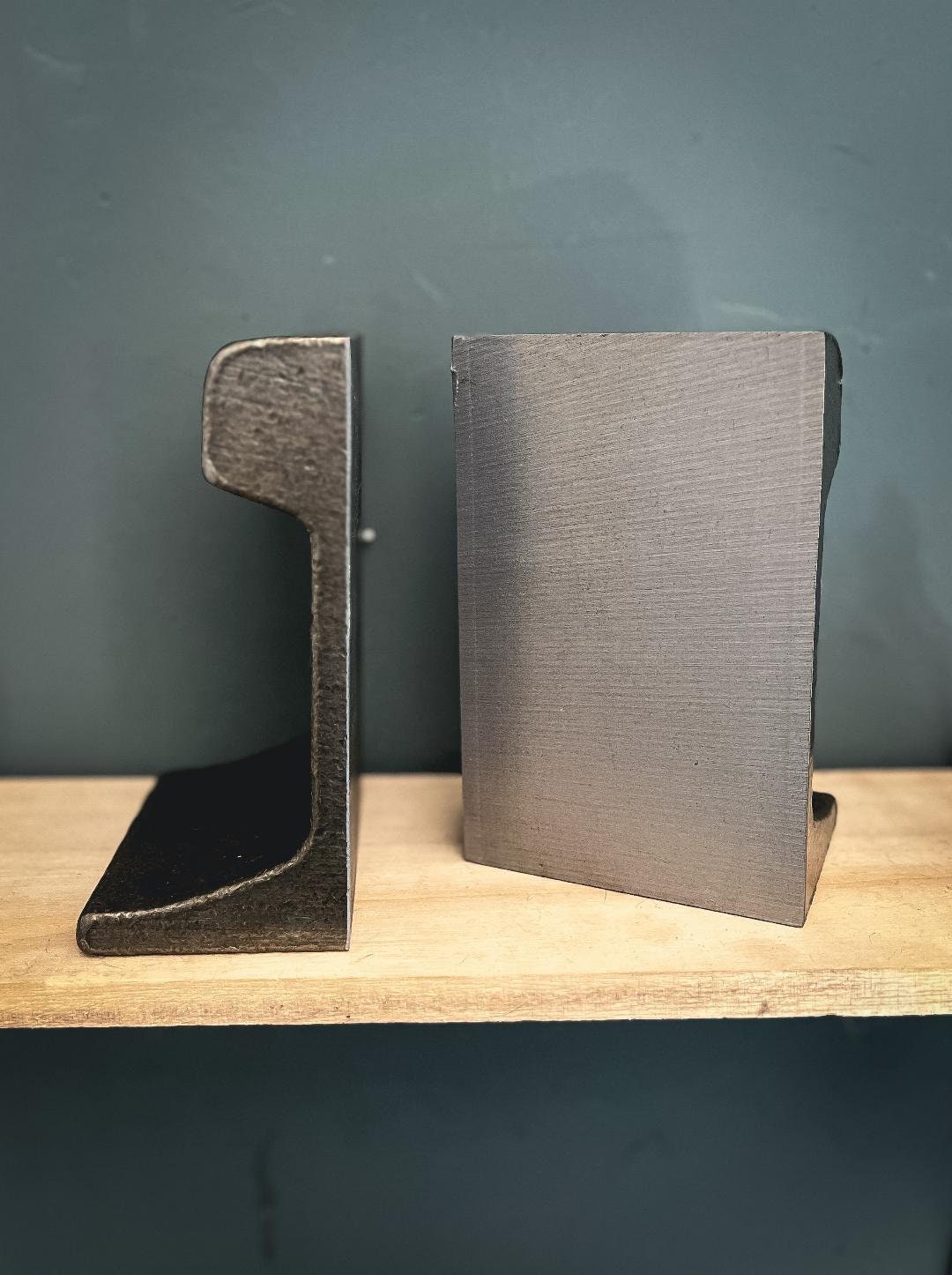 Heavy Book Ends premium