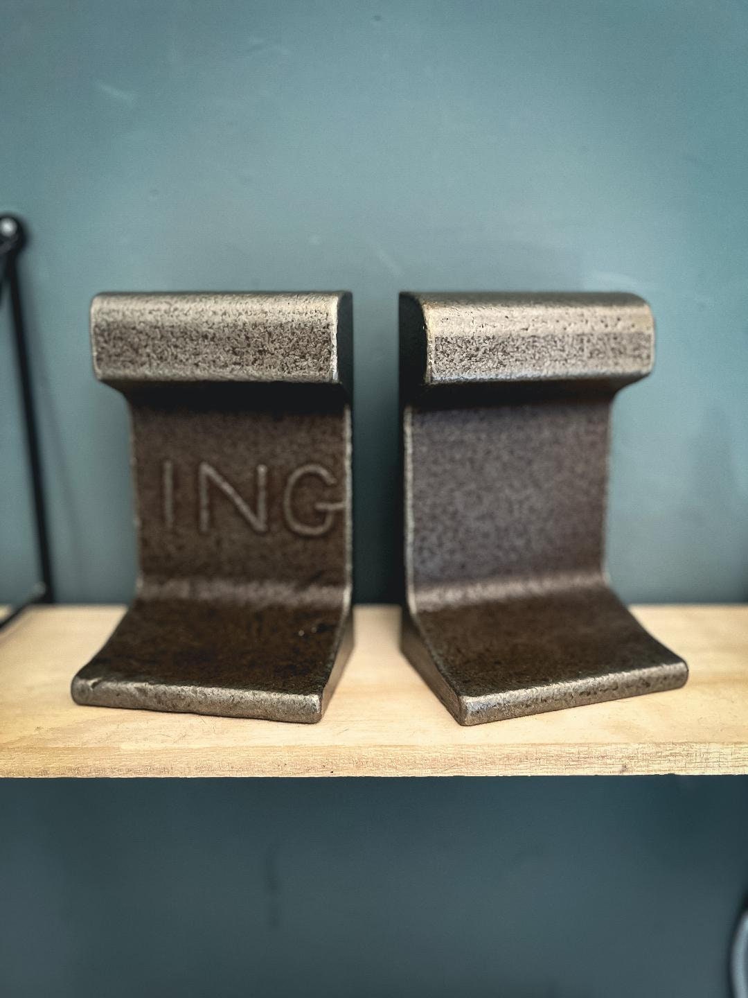 Heavy Book Ends premium