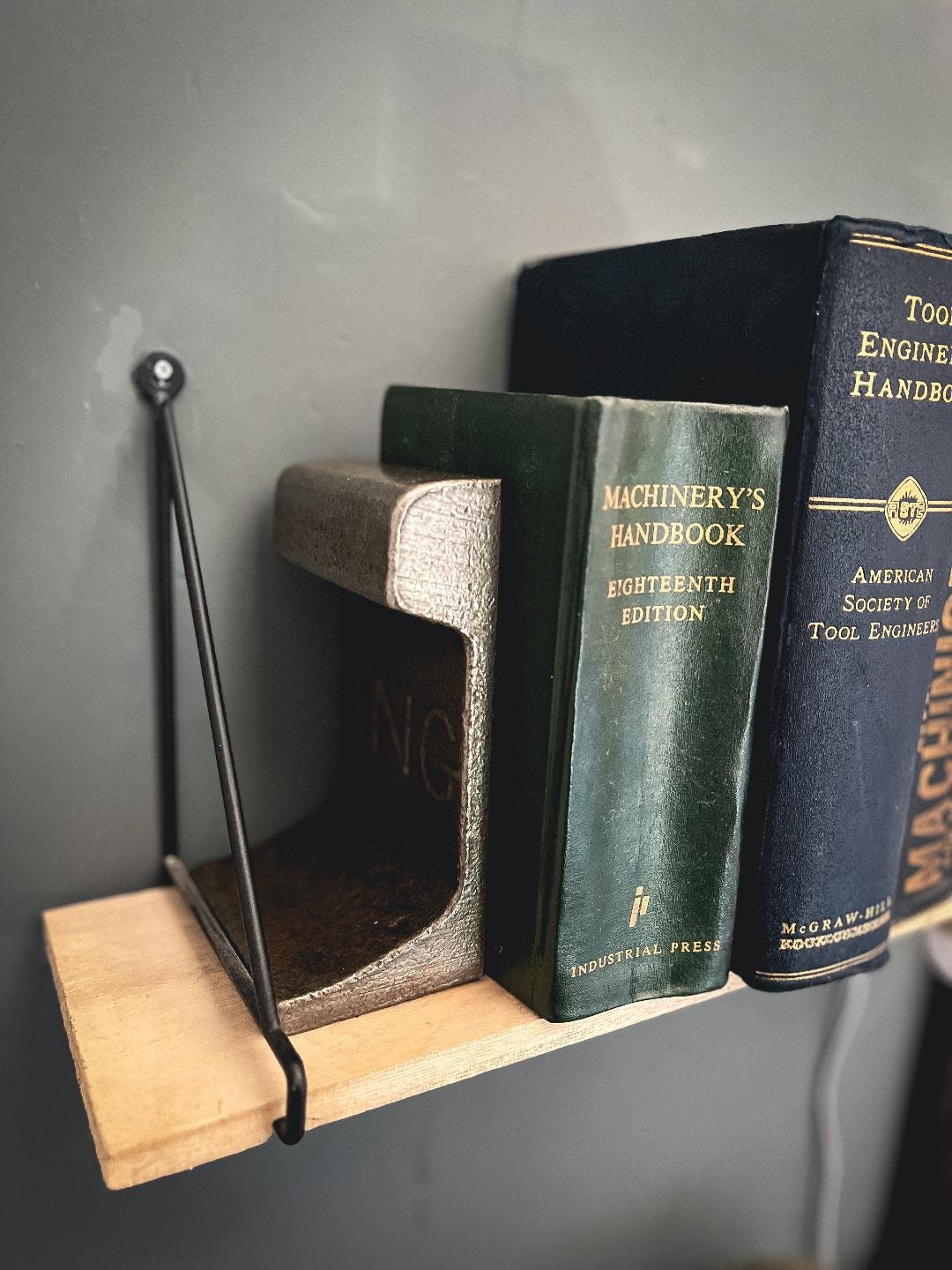 Heavy  Book Ends premium